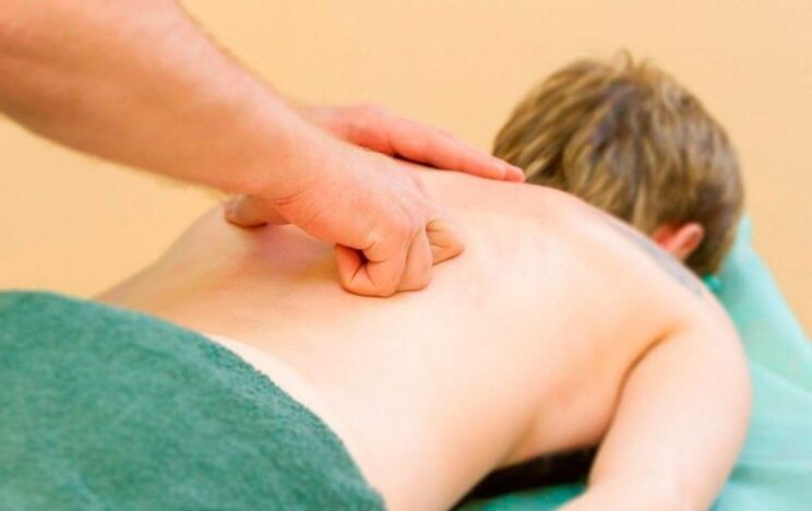 Carrying out a chest-back massage for osteochondrosis