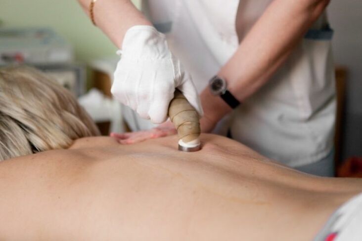 Physiotherapeutic procedure prescribed by the attending physician for the treatment of thoracic osteochondrosis